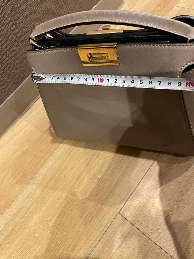 フェンディ FENDI ピーカブー　エッセンシャリー