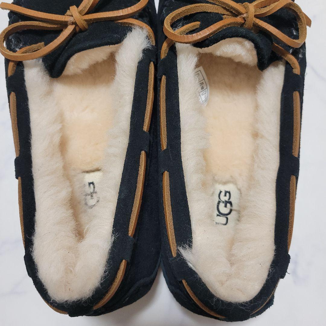 トヨ 。様美品！アグ ダコタ モカシン ボア スリッポン黒25ブラック UGG