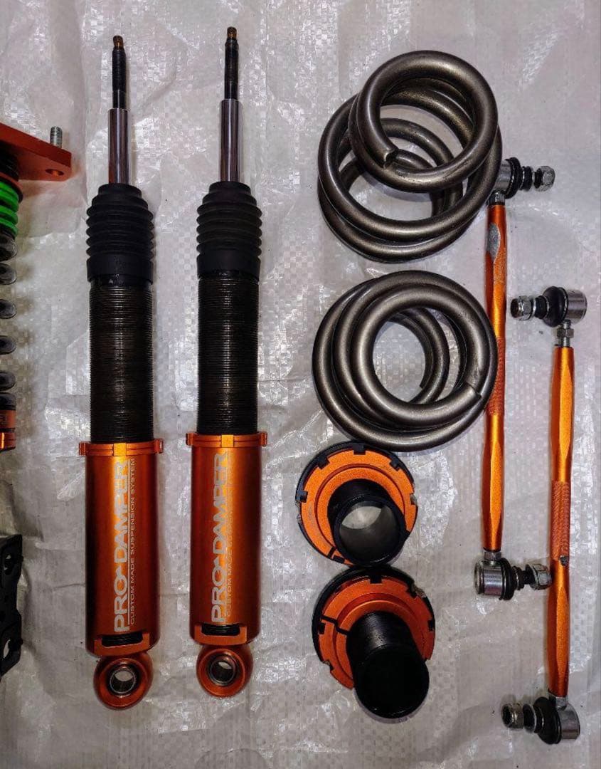 し*ん様 30プリウス　車高調　T-demand　ティーディメンド