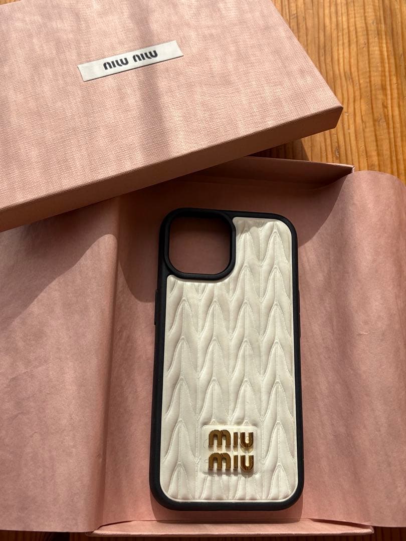 miumiu iPhoneケース iPhone15