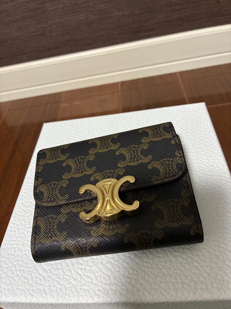 セリーヌ　三つ折り財布