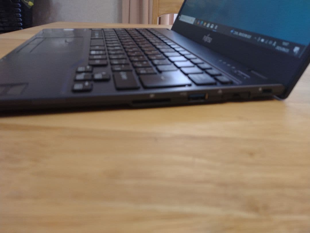 軽量薄型☆富士通 U938 Core i5-7200U 8GB SSD256