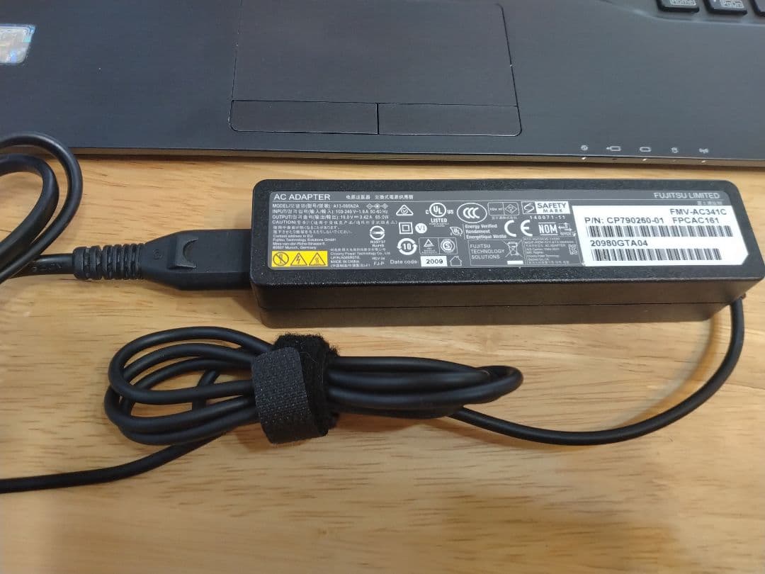 軽量薄型☆富士通 U938 Core i5-7200U 8GB SSD256