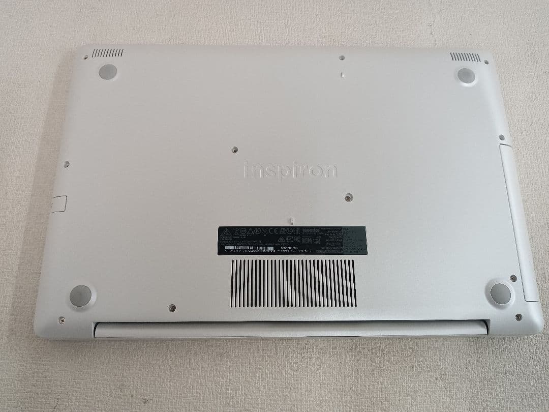 ∉ DELL Inspiron 5570 ストレージ無