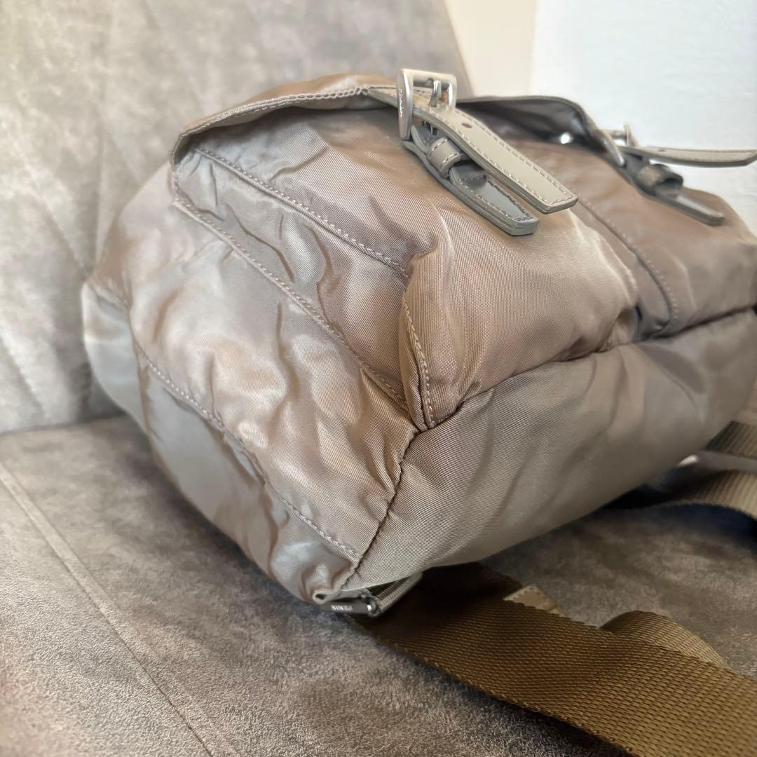 PRADA ナイロン ミニ リュック カーキ 三角 ロゴ ナイロン