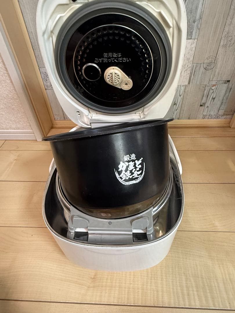 TOSHIBA 炊飯器RC-18VXE9