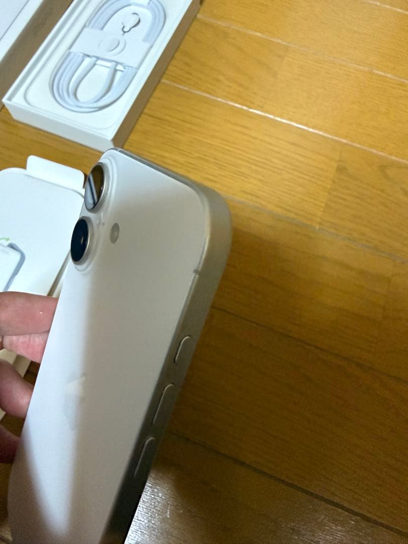 iPhone16 128GB ホワイト SIMフリー ＋純正ケース