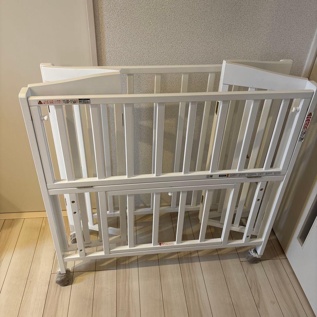 カトージ ベビーベッド 折り畳み ホワイト