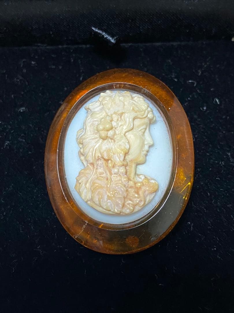 琥珀カメオブローチ