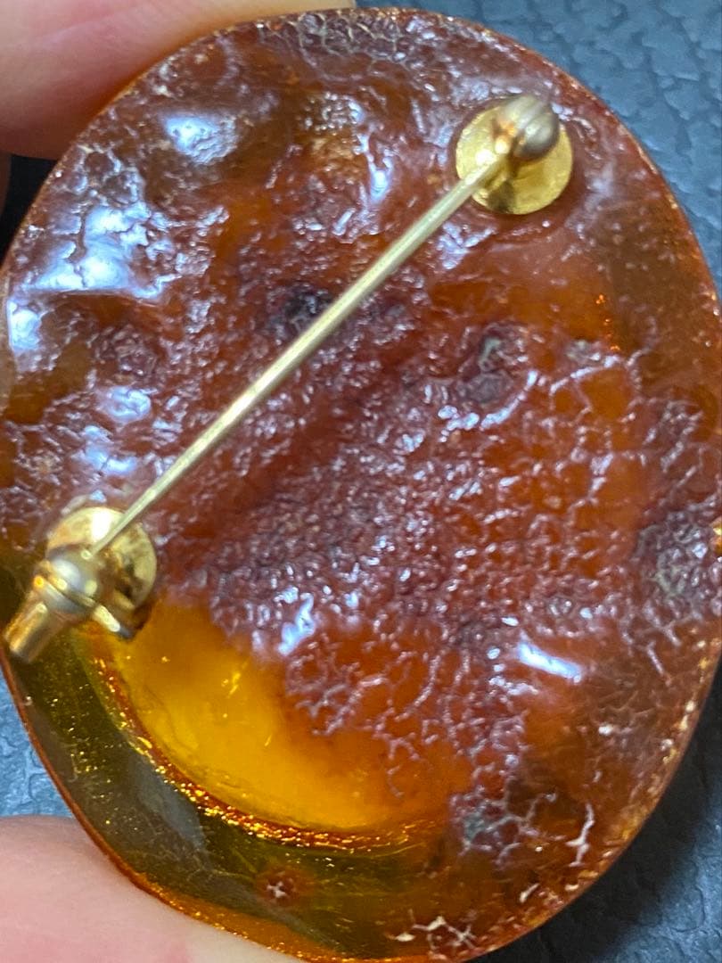 琥珀カメオブローチ