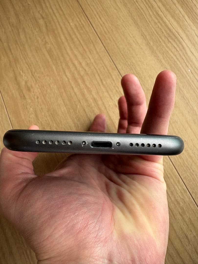 Apple iPhone 11ブラック 本体