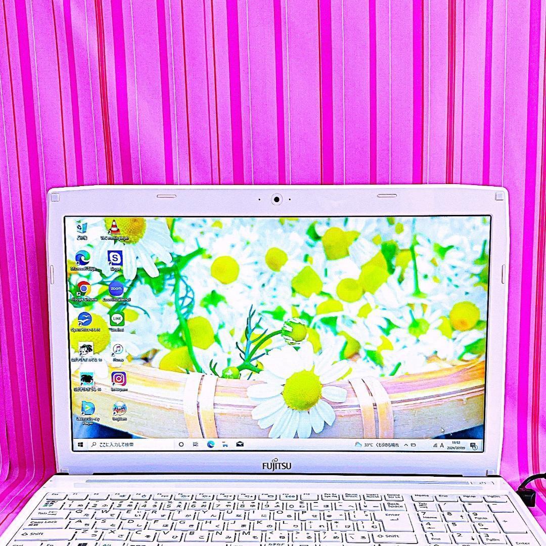 良品✨DVDやＣＤも聞ける1点物✨富士通白ノートパソコンカメラ付大容量69750