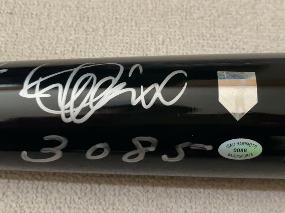 イチロー直筆サインバット　3085 100/88 張本勲Ｗサインバット