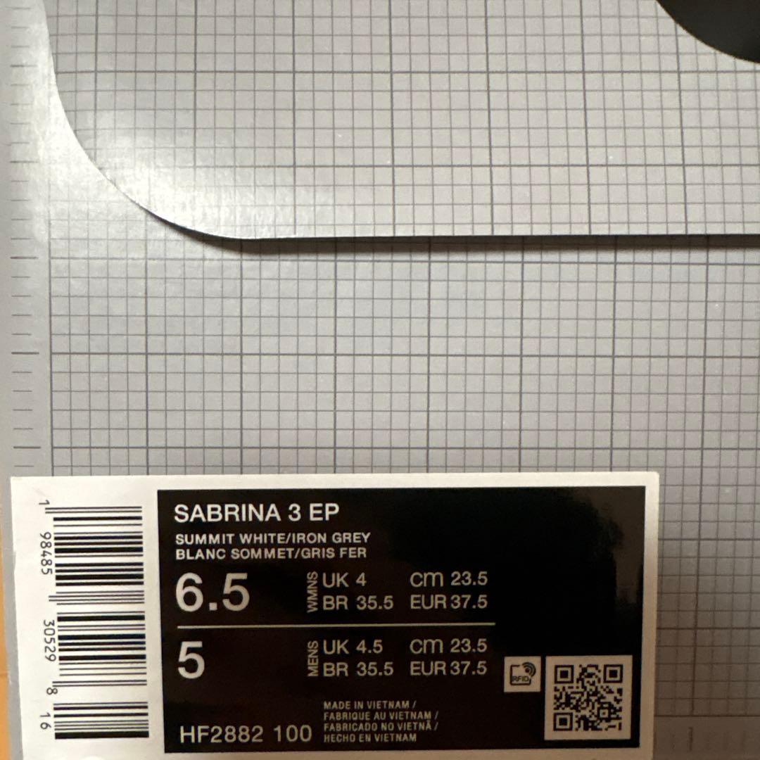 サブリナ3 Nikeバスケットボールシューズ