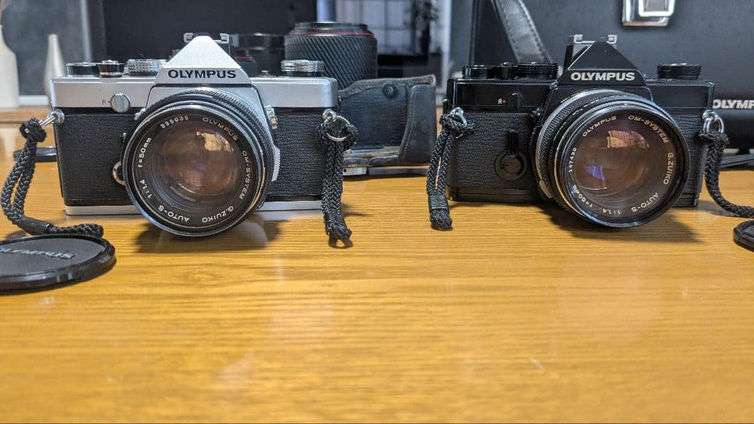 OLYMPUS　OM-1　白黒２台セットで