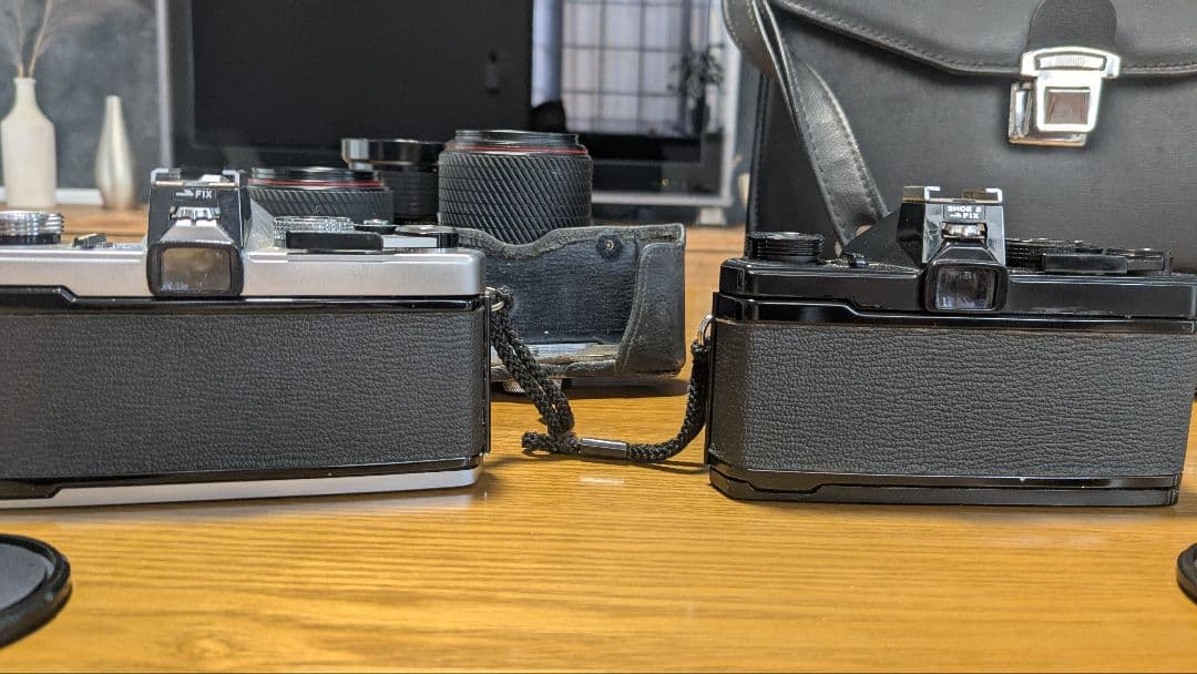 OLYMPUS　OM-1　白黒２台セットで