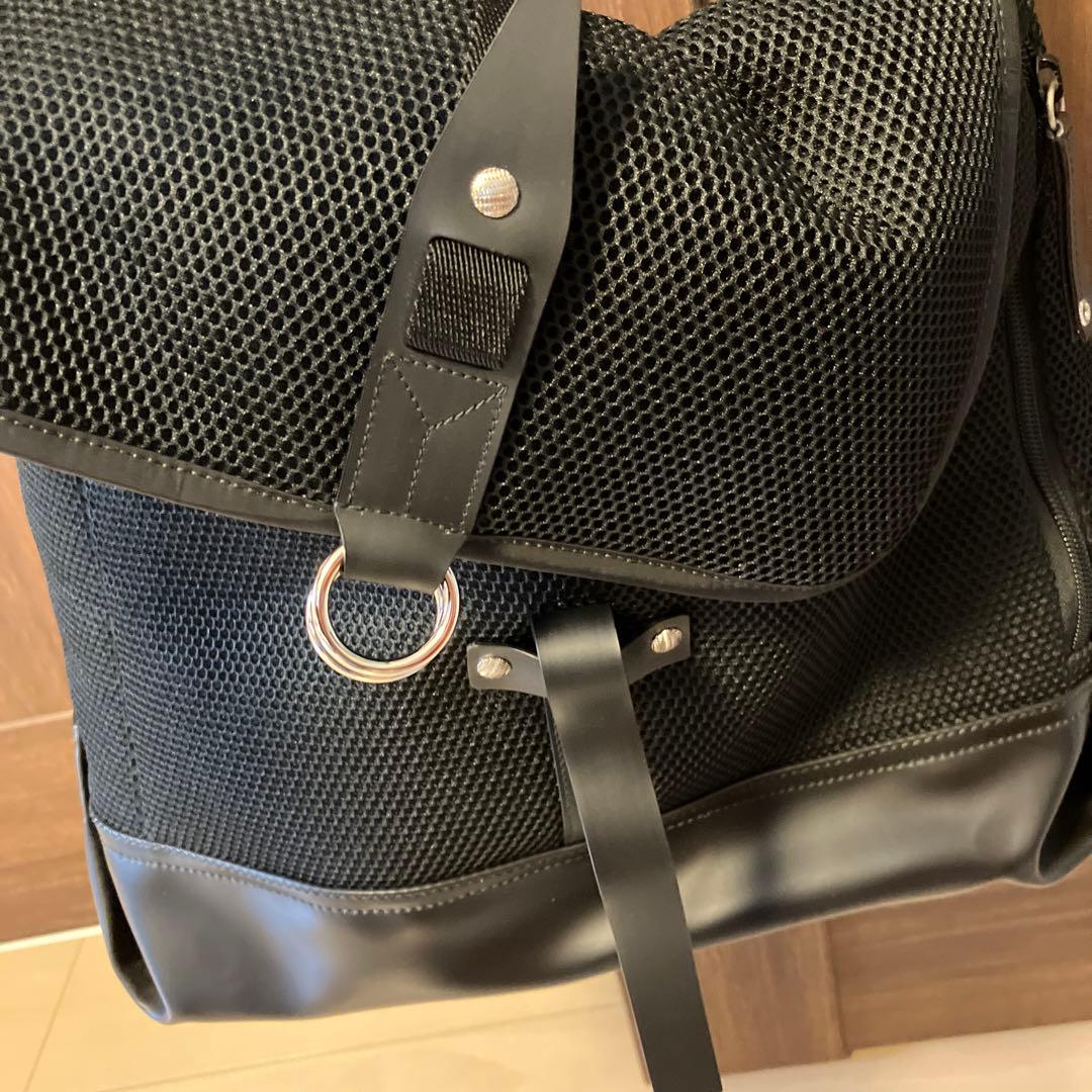 新品に近いイブサンローラン黒メッシュメッセンジャーバッグななめがけ軽量YSL