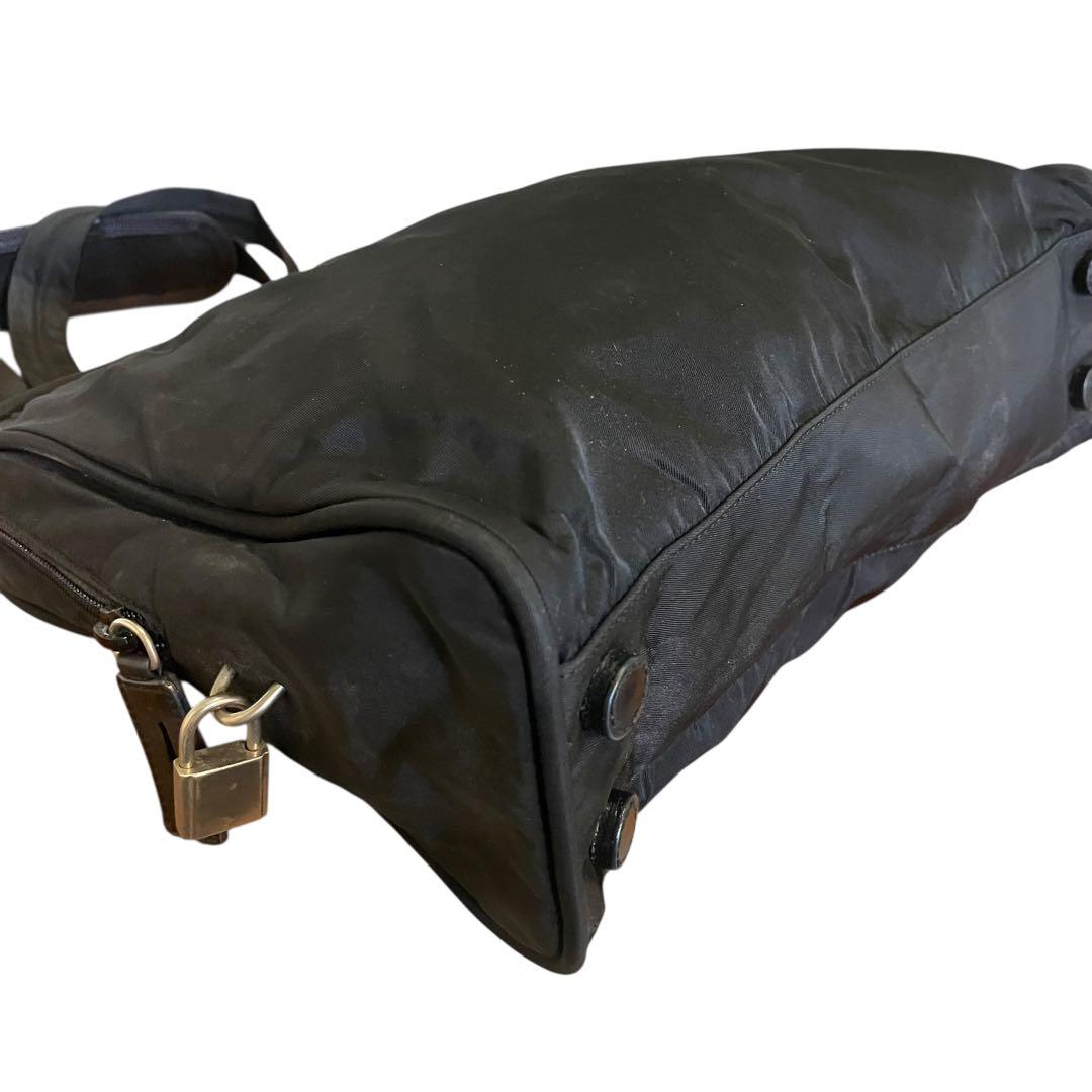 PRADA 三角ロゴ 南京錠付き トートバッグ ナイロン