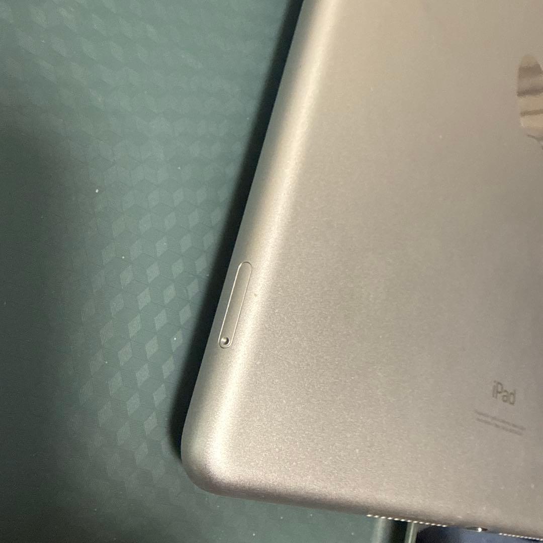 iPad 第9世代 WiFi+Cellularシルバー 本体
