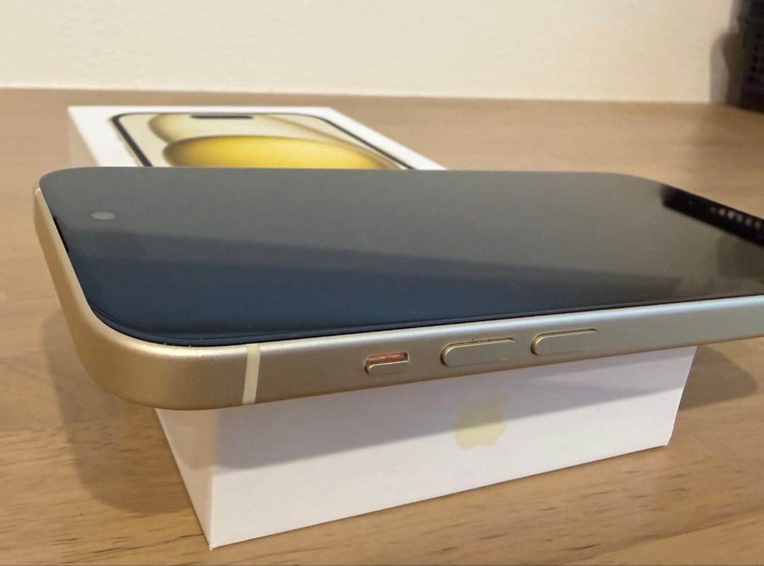 Apple iPhone 15 本体 128gb イエロー　美品