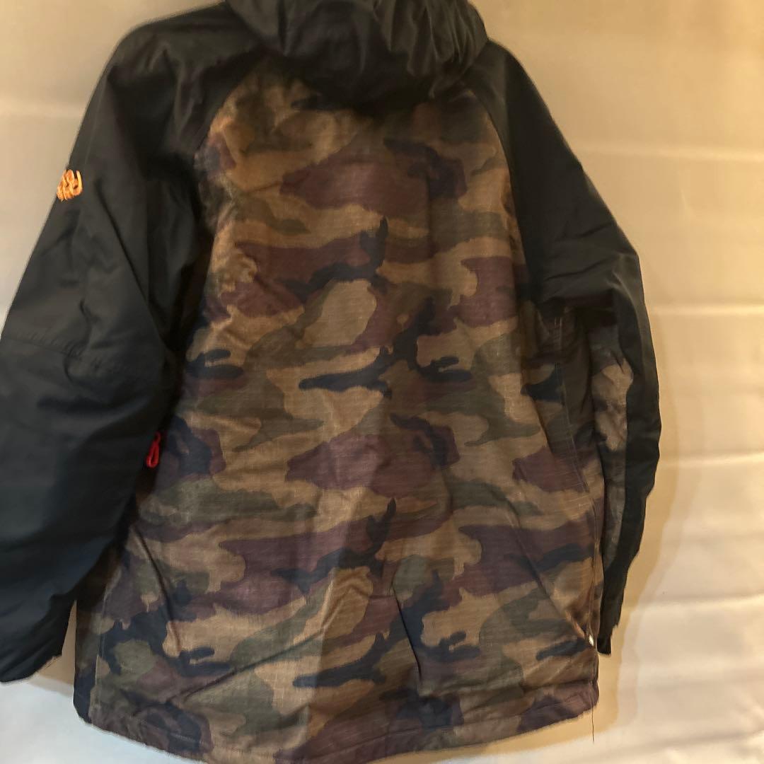 686スノーボードウェア　カモフラージュ フード付きジャケット