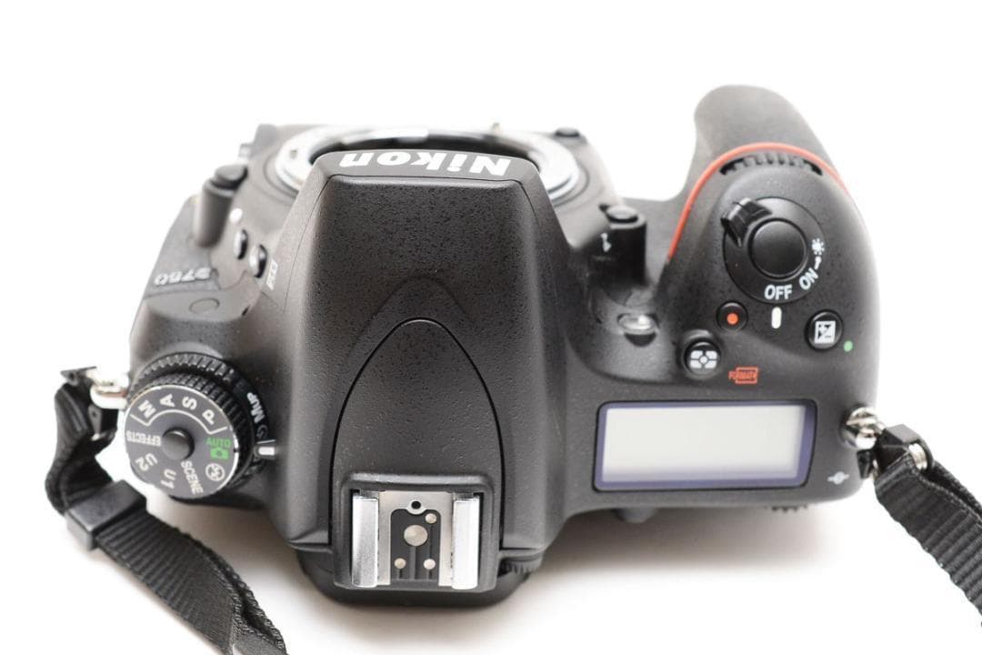 美品　ニコン D750 ダブルレンズ フルサイズ 一眼レフカメラ/SD64GB