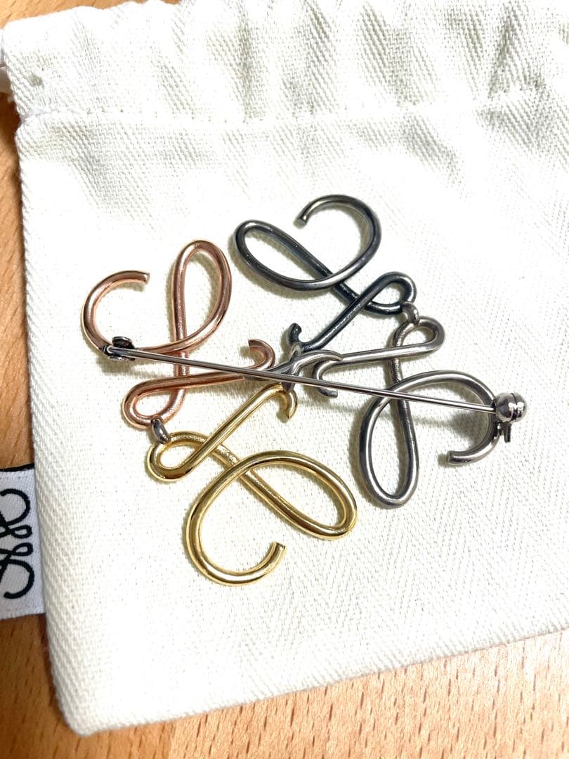 【5/8まで】美品　ロエベ　アナグラム4色ブローチ