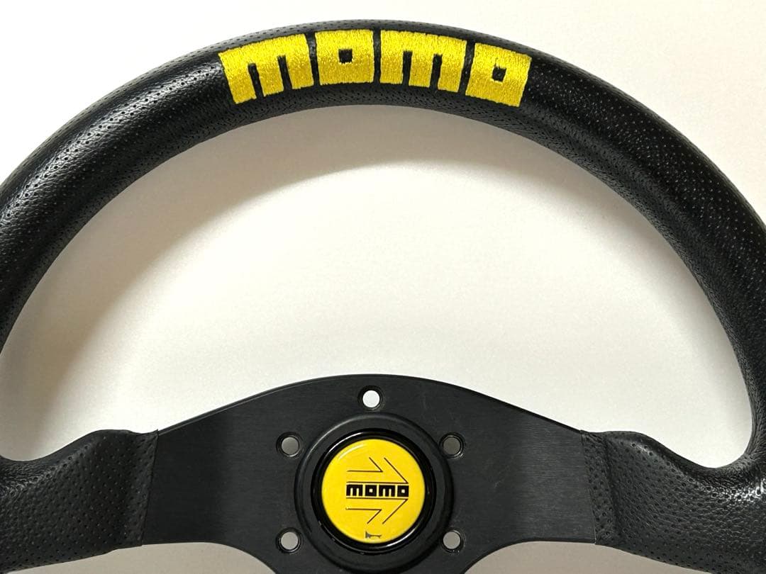 MOMOステアリング　COMPETITION 送料込み