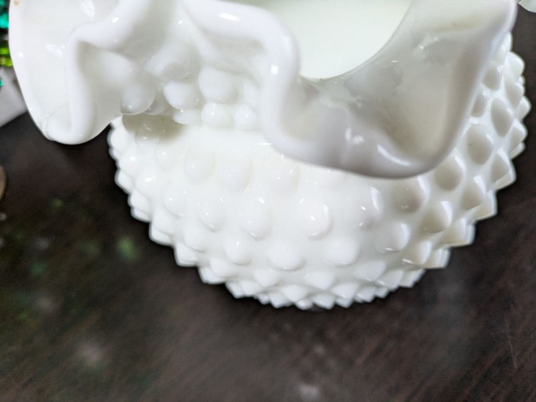 フェントン　ホブネイル　ホワイトガラス製フリルエッジ花瓶　お値下げ中