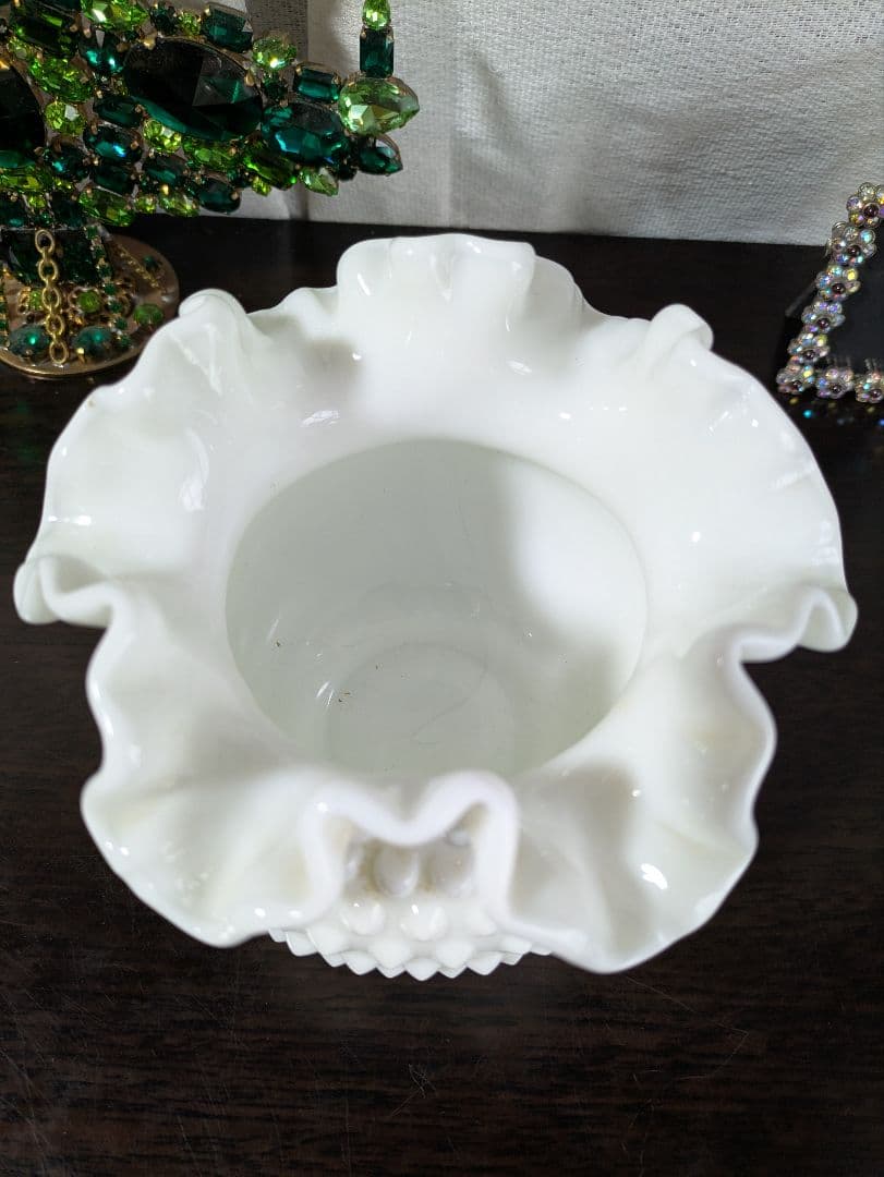 フェントン　ホブネイル　ホワイトガラス製フリルエッジ花瓶　お値下げ中