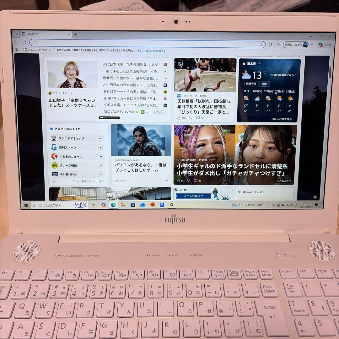 Fujitsu LIFEBOOK 15.6インチ ホワイトノートPC