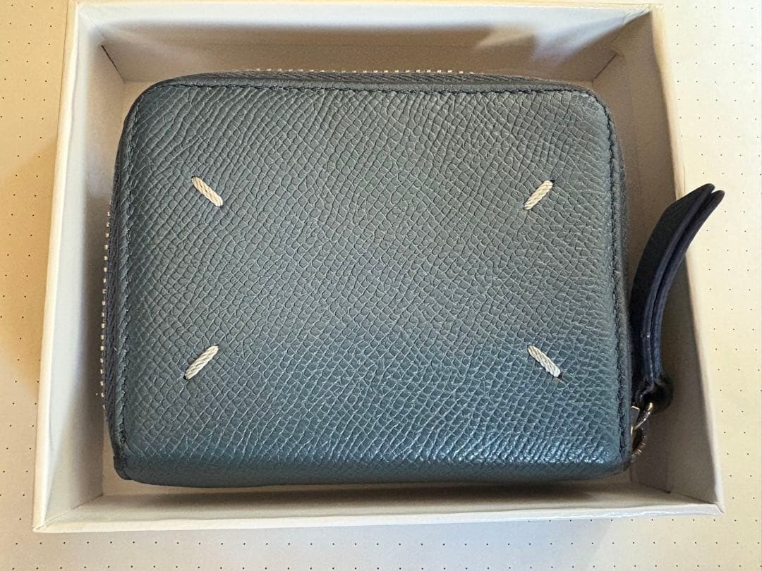 メゾンマルジェラ ジップアラウンド コンパクトウォレット 財布 青