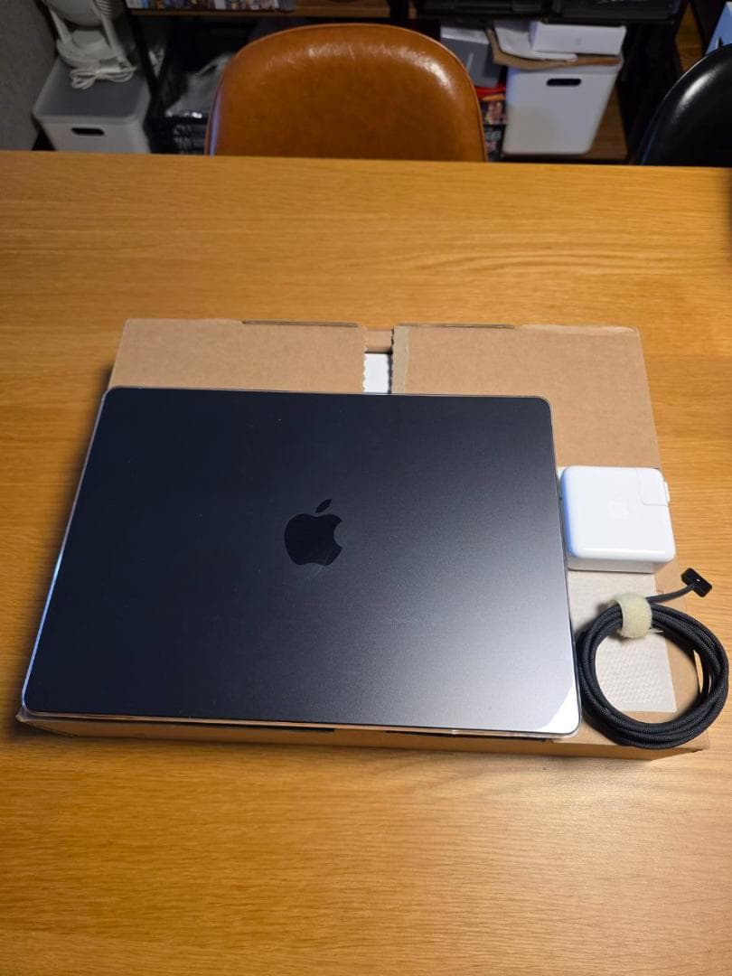 【極美品】M4 MacBook Pro 14インチ 16GB 1TB 付属品多数