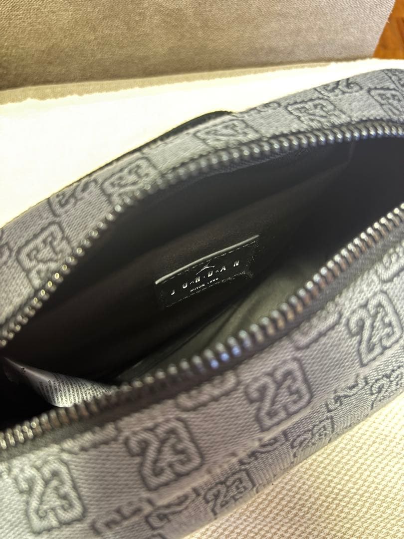 【未使用に近い】Jordan ショルダーバッグ グレー　モノグラム