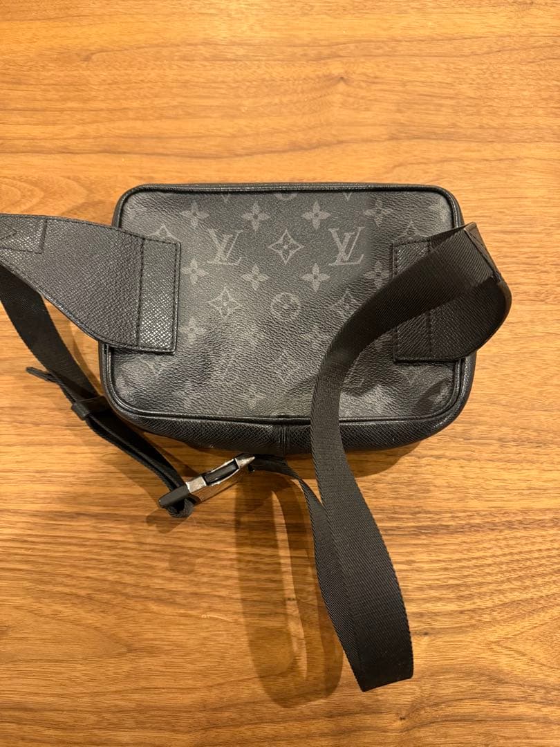P*n様 ルイ・ヴィトン ボディバッグ ブラック