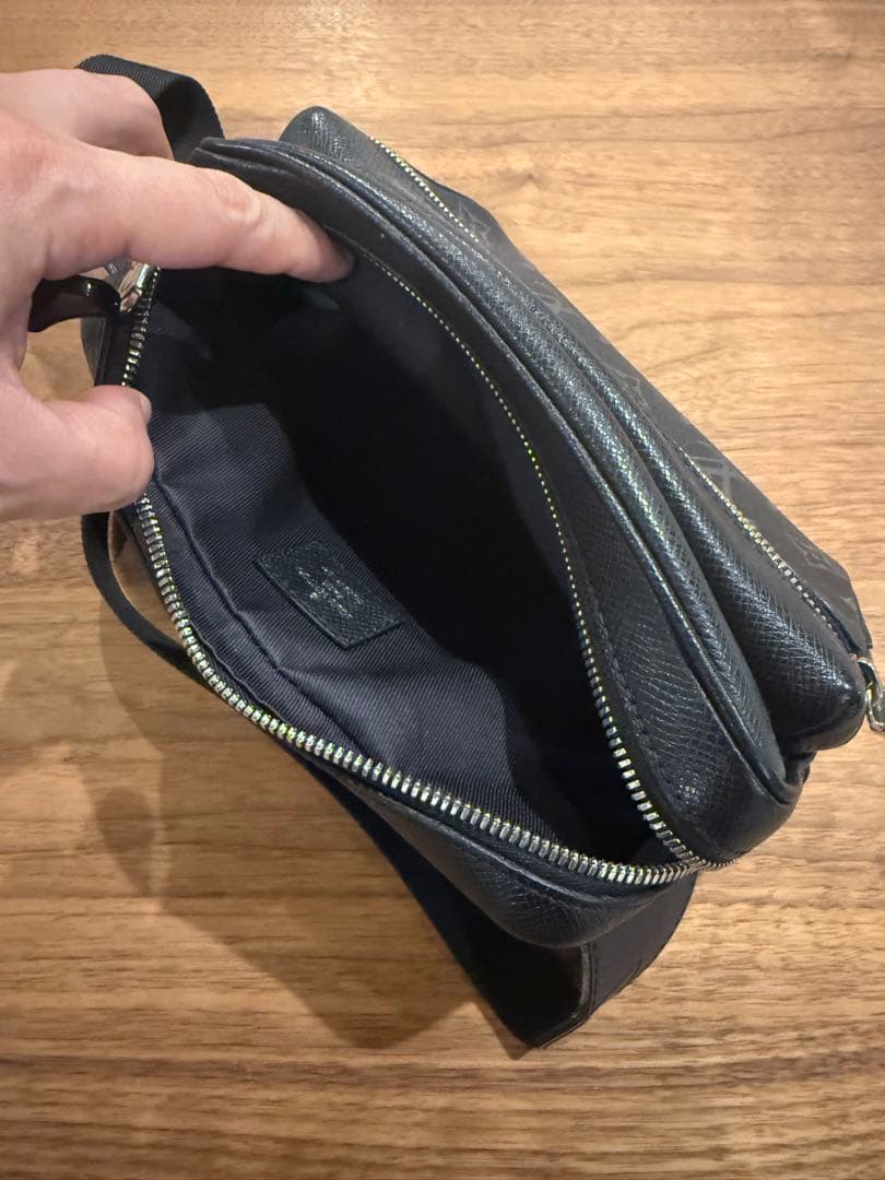 P*n様 ルイ・ヴィトン ボディバッグ ブラック