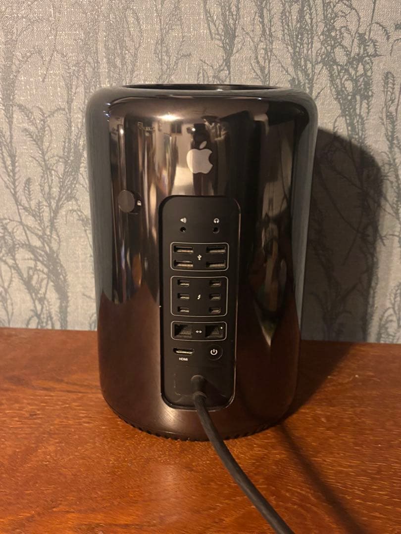 Apple Mac Pro 2013 スペースグレー 本体