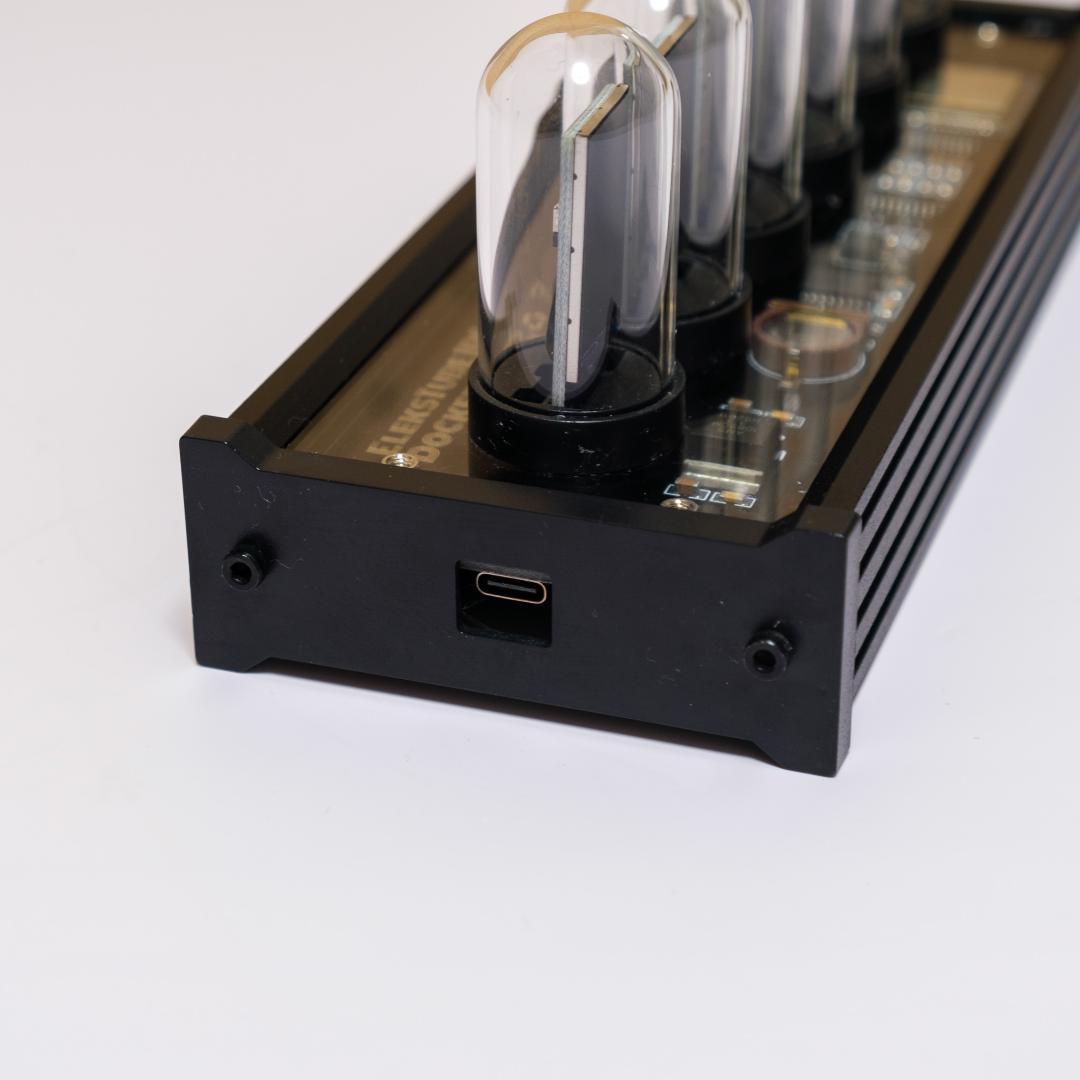 ニキシー菅時計のようなデザインのデジタル置き時計 ニキシー菅 デジタルクロック