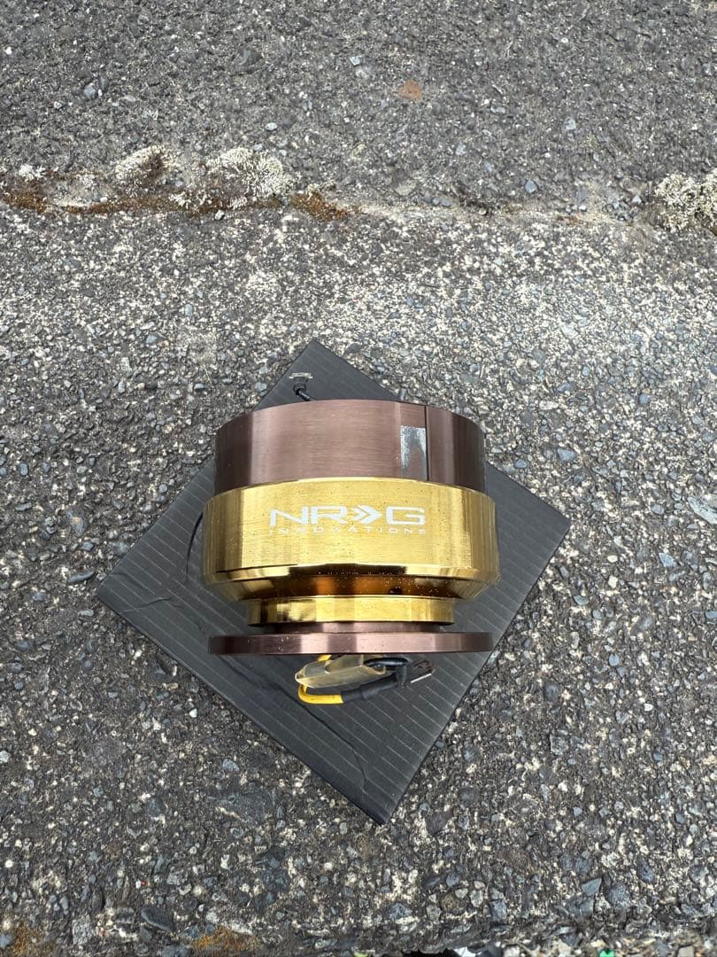 NRG ステアリングボス ゴールド/ブラウン