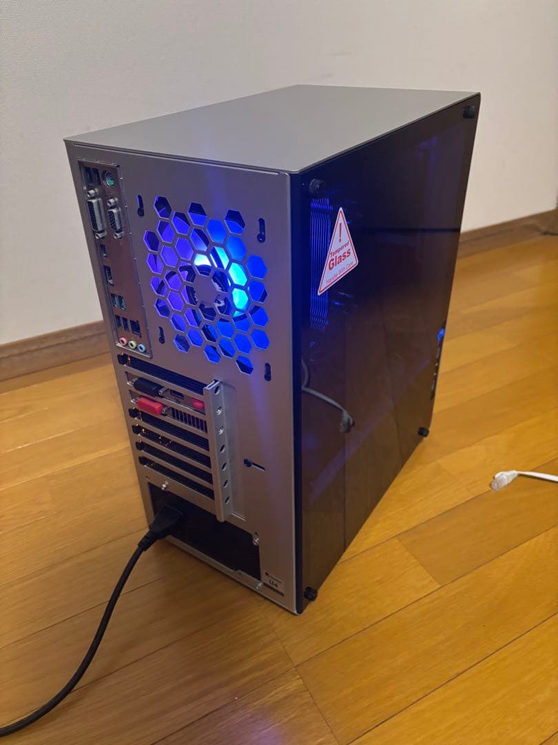 なんかカッコよく光る！自作ゲーミングPC中古です。新品M.2SSD i7で快適！
