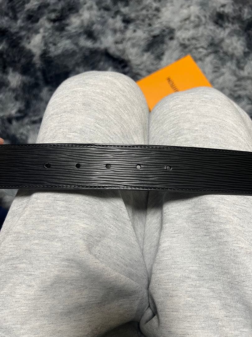 ルイヴィトン ベルト エピサンチュール LVイニシャル　90/36 M9229