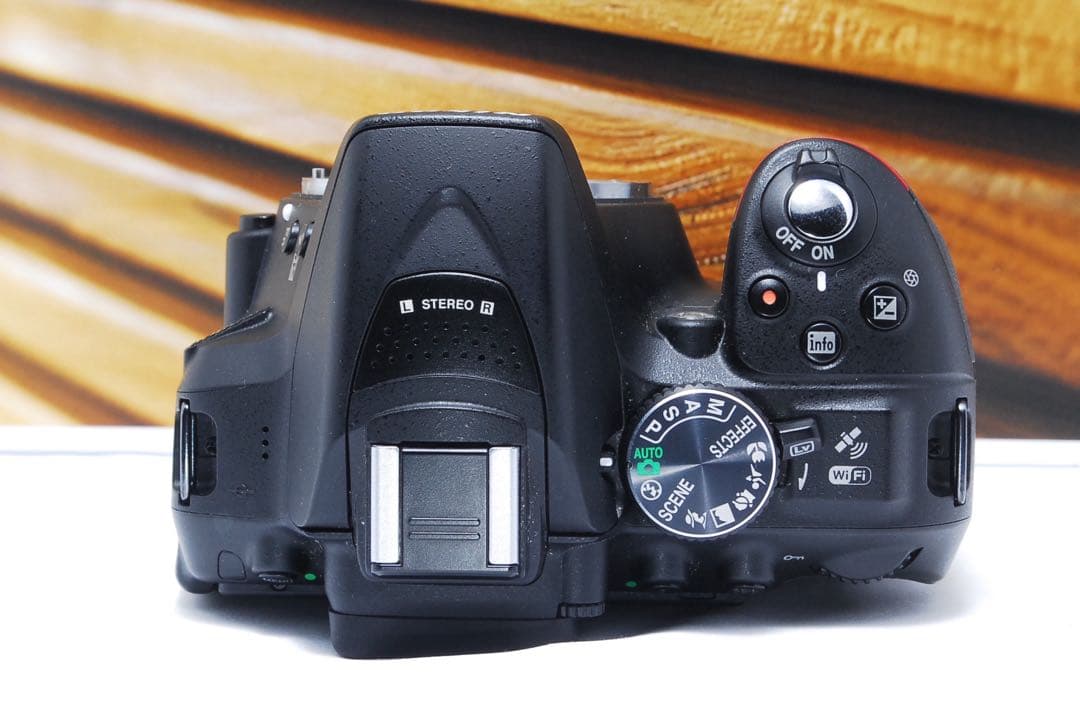 Nikon D5300 ダブルレンズキット ニコン 一眼レフカメラ　Wi-Fi