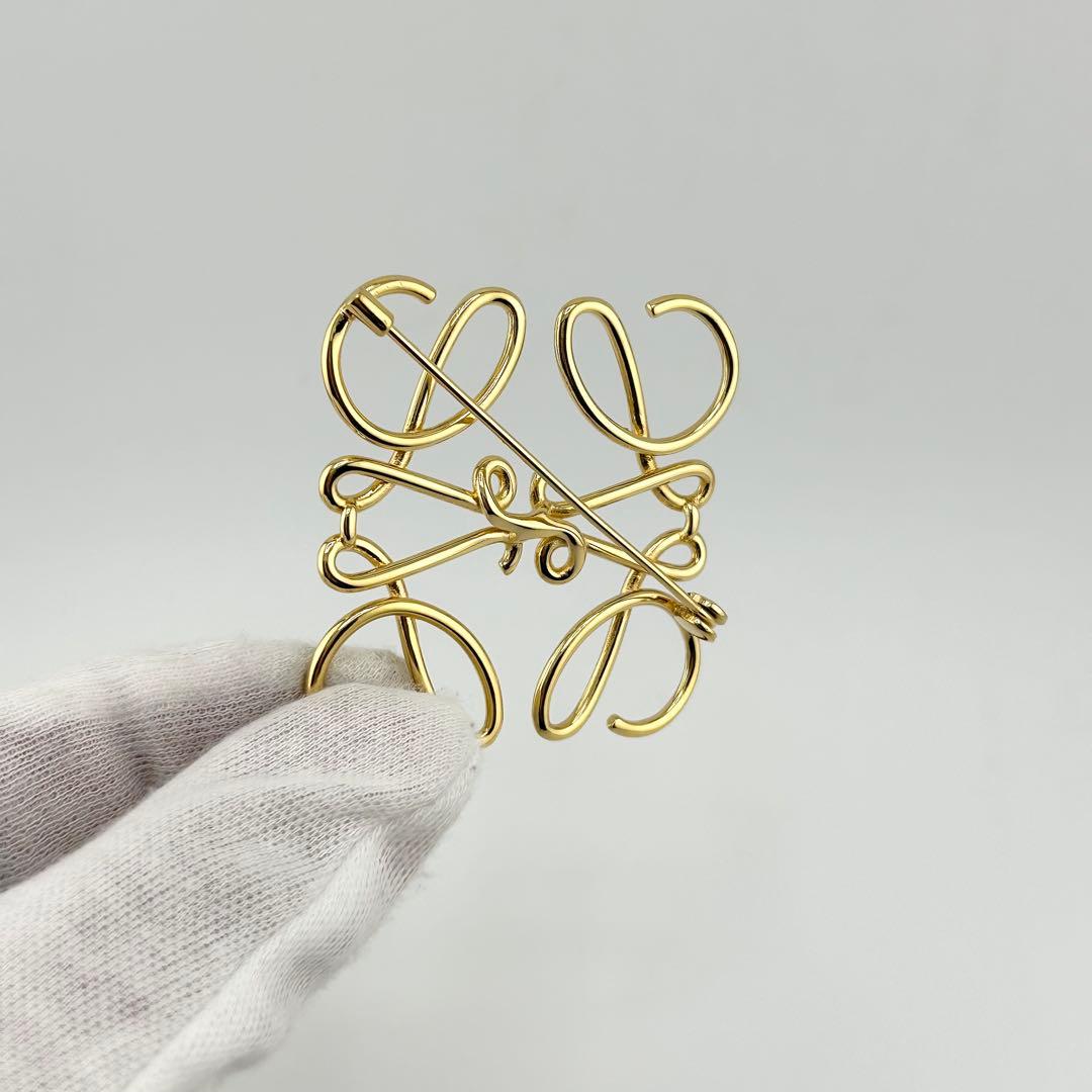 ✨未使用級・箱保存袋付き✨　LOEWE ロエベ　ブローチ　アナグラム　ゴールド