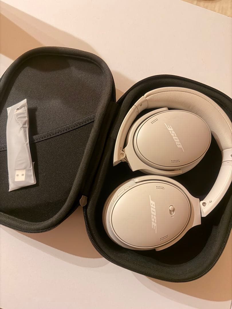 【ほぼ新品】Bose ワイヤレスヘッドホン ホワイトスモーク(アイボリーグレー)