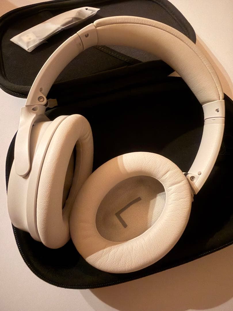 【ほぼ新品】Bose ワイヤレスヘッドホン ホワイトスモーク(アイボリーグレー)