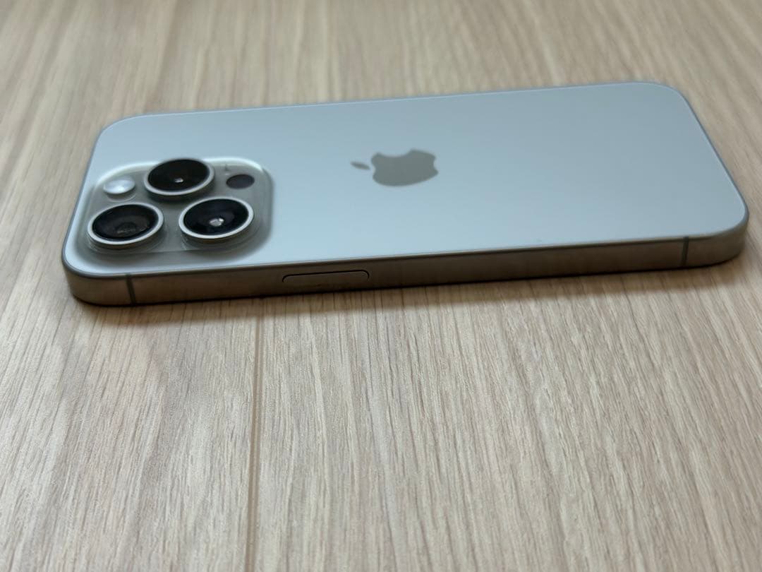 Apple iPhone 15 Pro ナチュラルチタニウム 本体