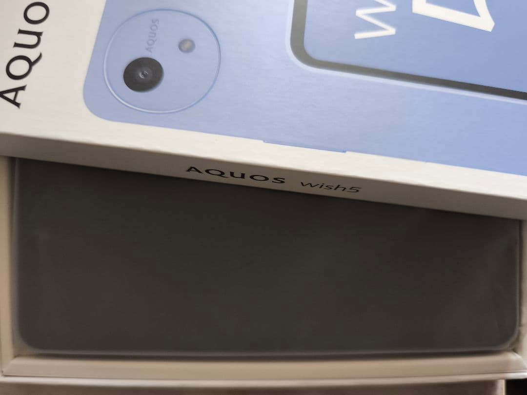 AQUOS wish 5 本体 ドコモ 64ギガ