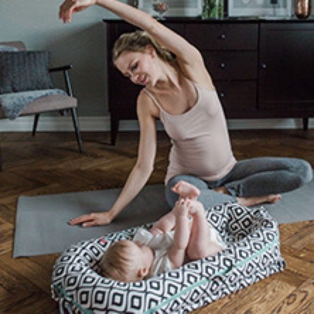 ドッカトット DockATot デラックス ベビーベッド 添い寝　トイアーチ