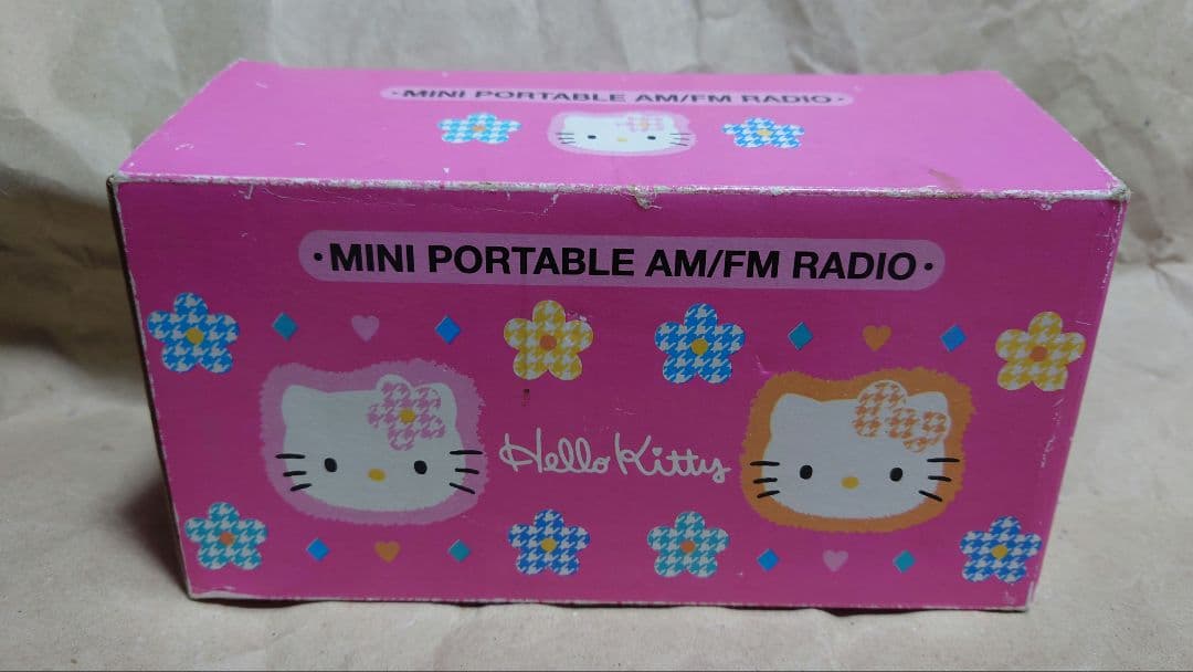 撮影の為開封のみ サンリオ　ハローキティ　ミニ ラジオ ポータブルラジオ