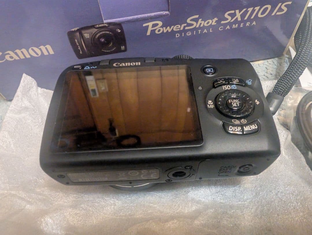 Canon PowerShot SX110 IS 本体と付属品